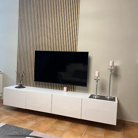 Nicol Apartment *